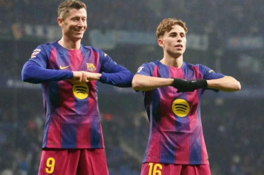 برشلونة يهزم إسبانيول 2-0 في ديربي كتالونيا الحاسم