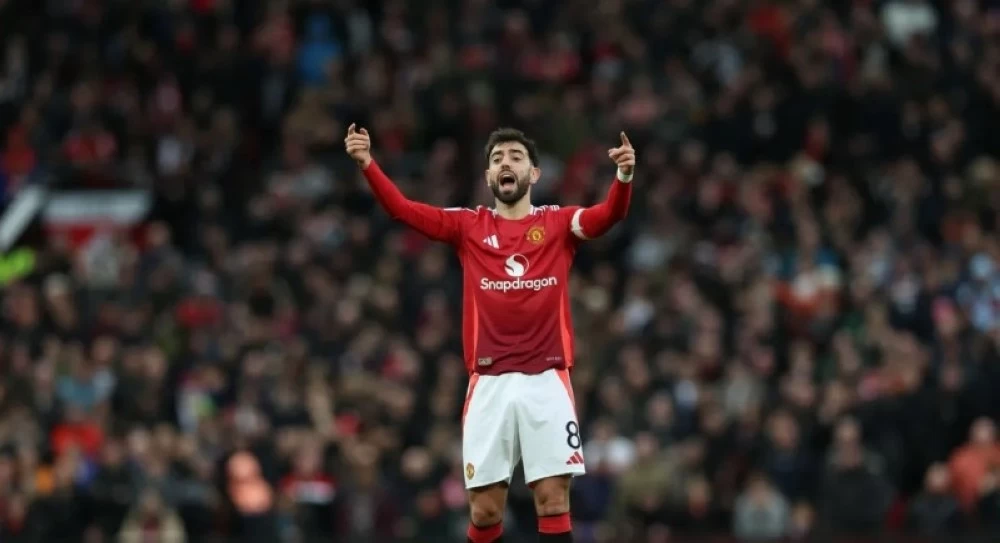 اختراق حساب برونو فرنانديز يثير أزمة في مانشستر يونايتد