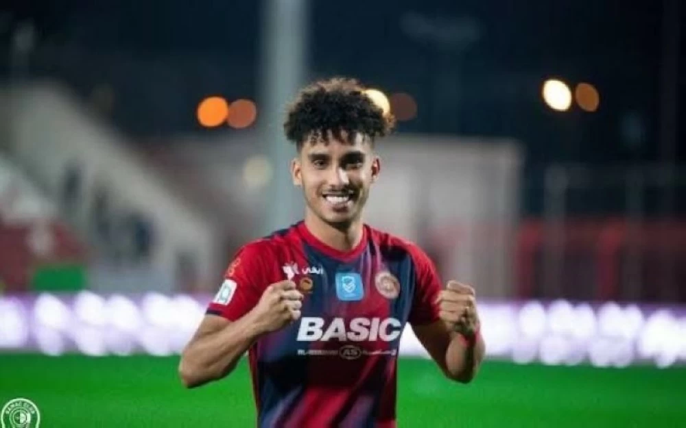 القادسية يقترب من حسم صفقة ضاري العنزي متفوقاً على الأهلي