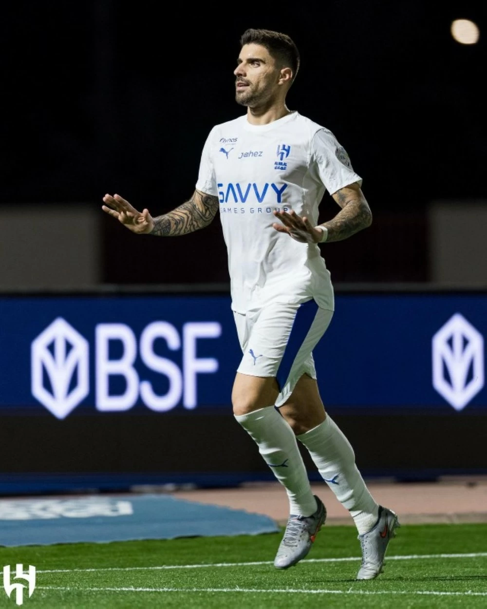 مباريات دوري روشن اليوم: الهلال والاتحاد في مواجهات حاسمة