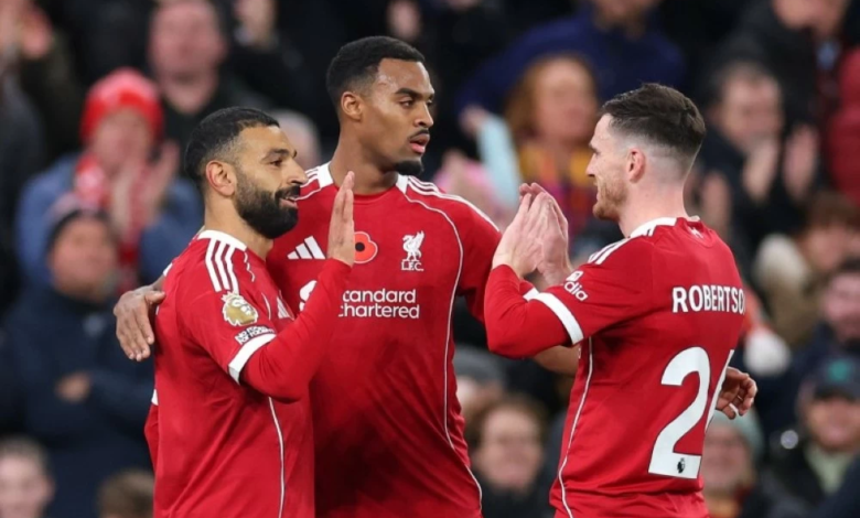 توتنهام يسعى لضم روبرتسون من ليفربول في صفقة مفاجئة