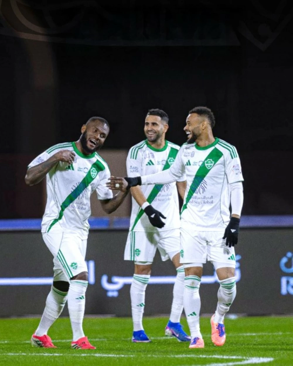 الأهلي يهزم نيوم والاتفاق يقلب الطاولة في دوري روشن