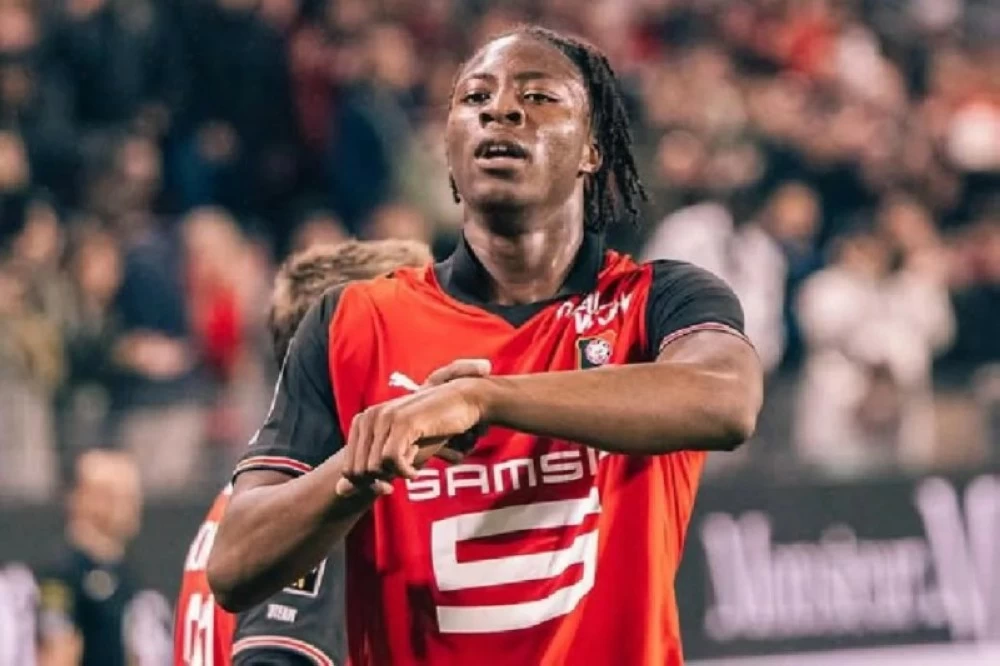 الهلال ينافس مانشستر يونايتد لضم موهبة رين محمد ميتي