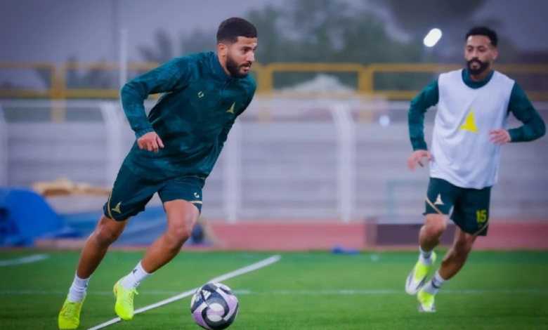 الخليج السعودي يعزز صفوفه بمنشي والعيسى ويجدد لحيدري