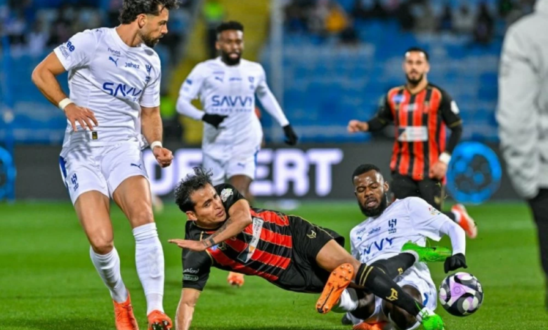 جدل هدف الهلال ضد الرياض: خبير تحكيمي يؤكد عدم شرعيته