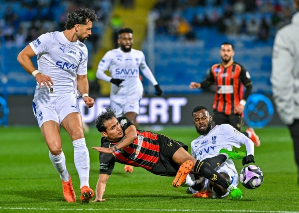 جدل هدف الهلال ضد الرياض: خبير تحكيمي يؤكد عدم شرعيته