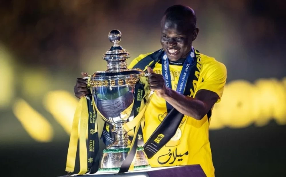 مستقبل نغولو كانتي: الاتحاد يخيره بين التجديد وفنربخشة