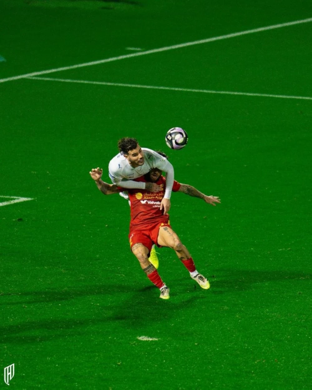 جدل تحكيمي وتعادل مثير بين الهلال والقادسية بدوري روشن