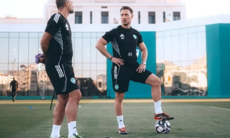 كلاسيكو الهلال والأهلي: صراع على صدارة دوري روشن السعودي