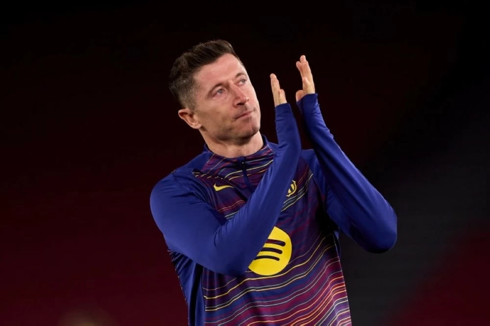 مستقبل ليفاندوفسكي مع برشلونة: تصريحات زوجته تثير الشكوك