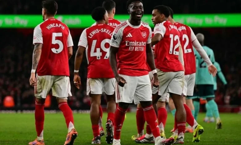 مواجهة آرسنال وليدز: صراع القمة والقاع في الدوري الإنجليزي