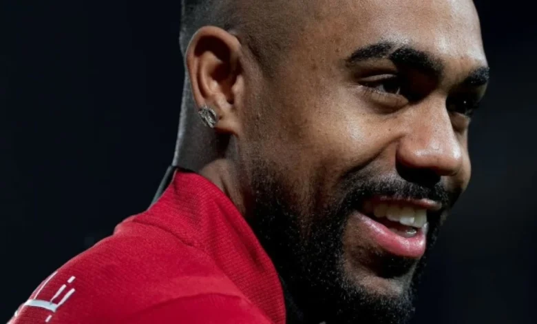 كلاسيكو الهلال والأهلي: صراع الصدارة في دوري روشن السعودي