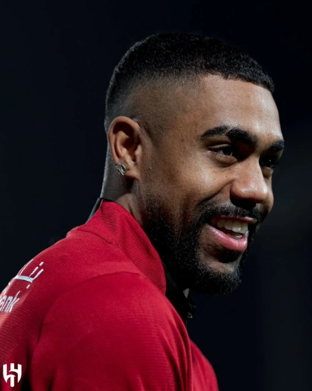 كلاسيكو الهلال والأهلي: صراع الصدارة في دوري روشن السعودي