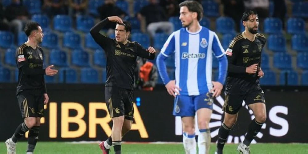 كاسابيا يهزم بورتو في فوز تاريخي بالدوري البرتغالي