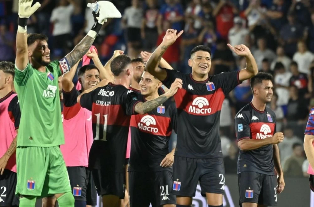 تيجري يتصدر الدوري الأرجنتيني بعد فوزه الكبير على راسينج