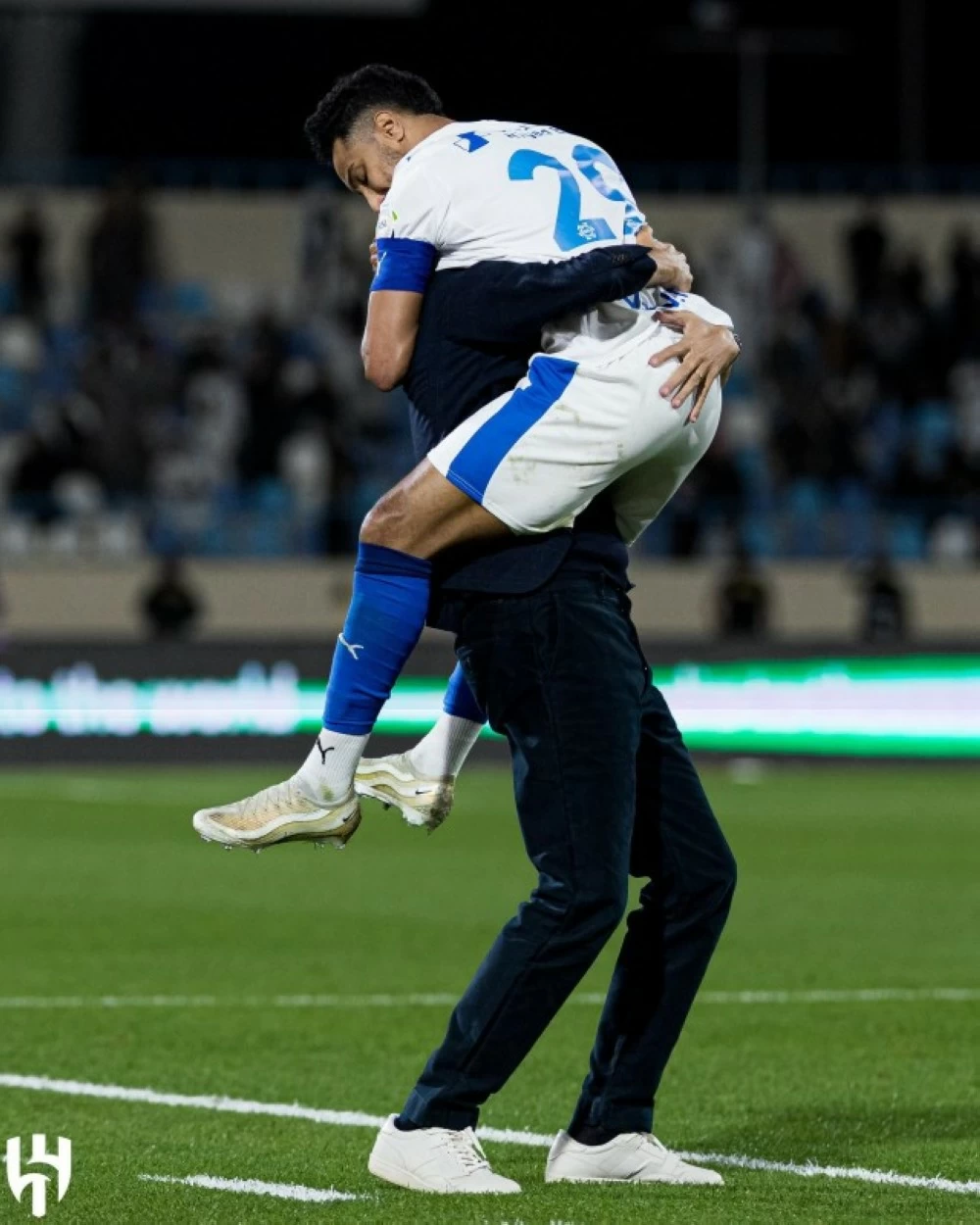 الهلال يهزم الأخدود بثلاثية ويعزز صدارته لدوري روشن