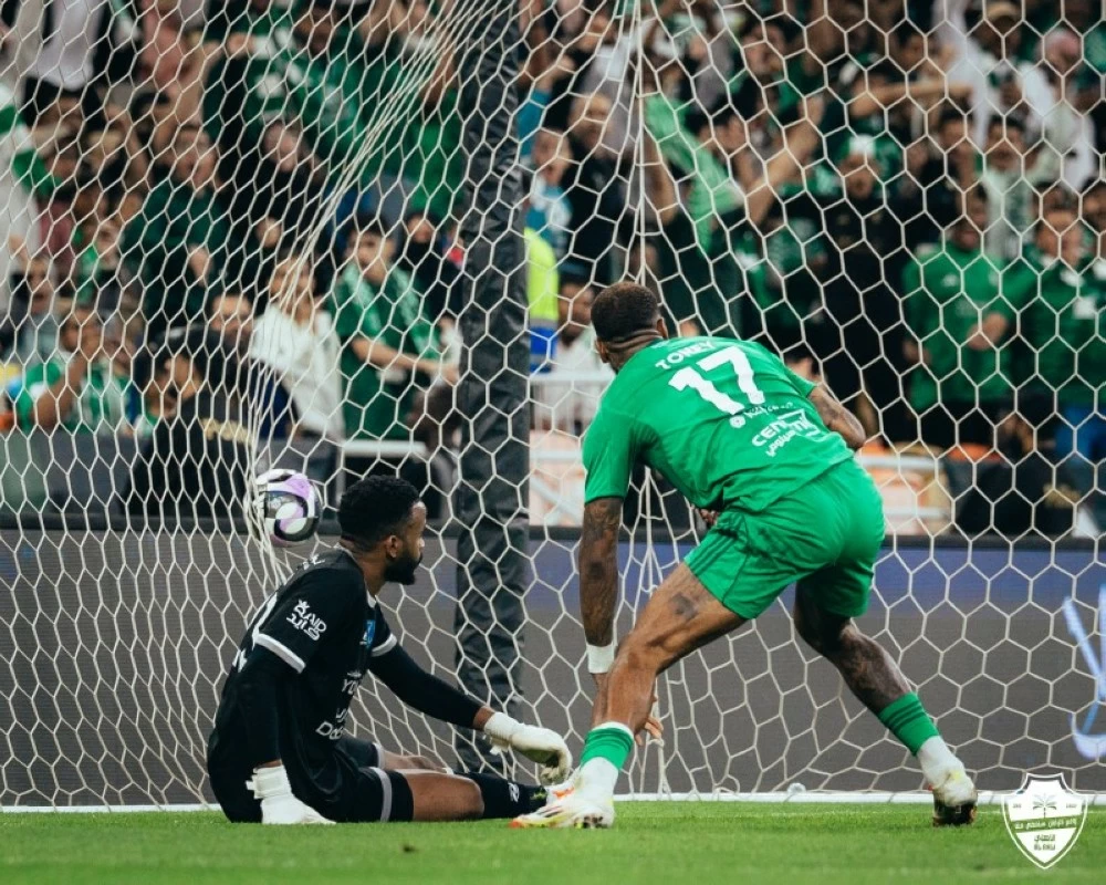 الأهلي يهزم الحزم 3-1 بثلاثية فيرمينو في دوري روشن