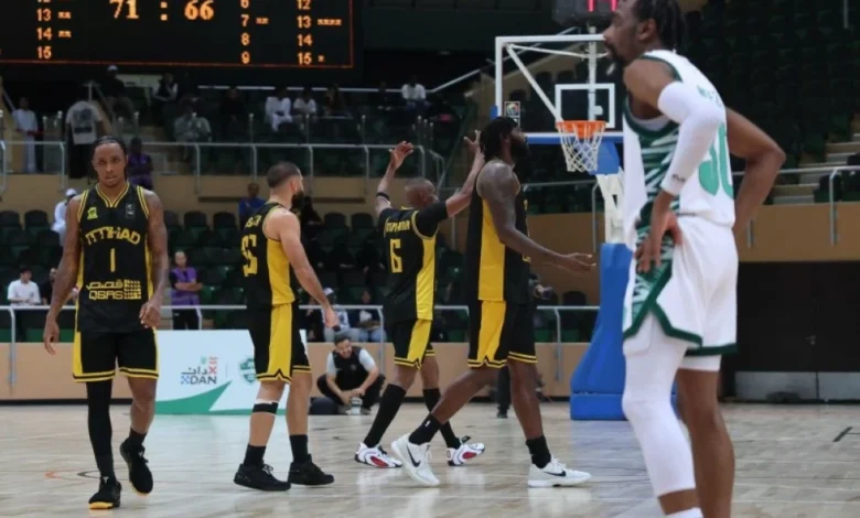 الاتحاد يهزم الأهلي ويهدي العلا لقب دوري السلة السعودي