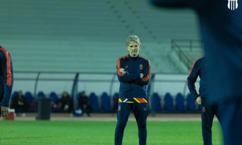 أزمة دانيال كارينيو مع نادي الرياض: شبح الهبوط يلوح بالأفق