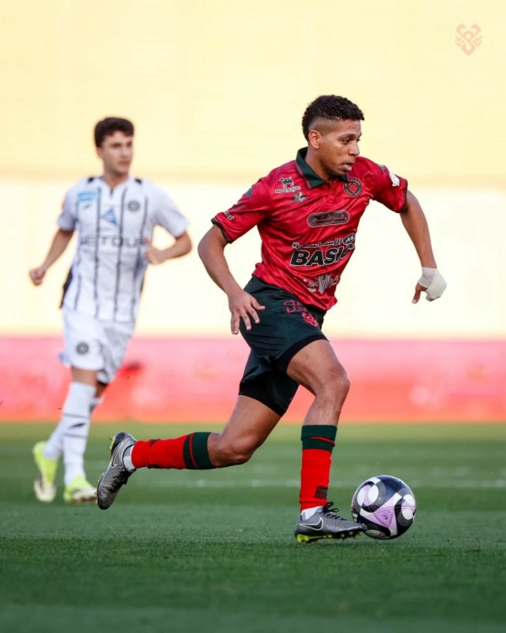 الخلود يهزم الشباب 1-0 ويشعل صراع البقاء في دوري روشن
