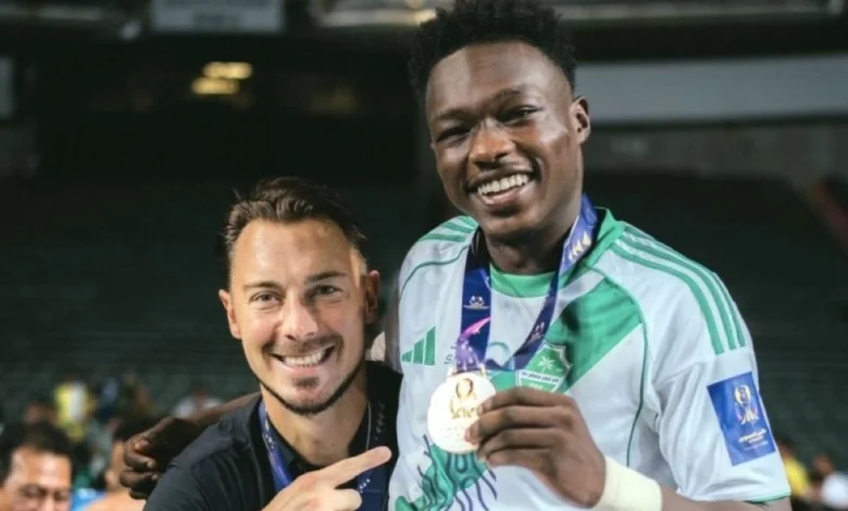 الاتحاد السعودي يواسي محمد بكر نجم الأهلي في وفاة والده