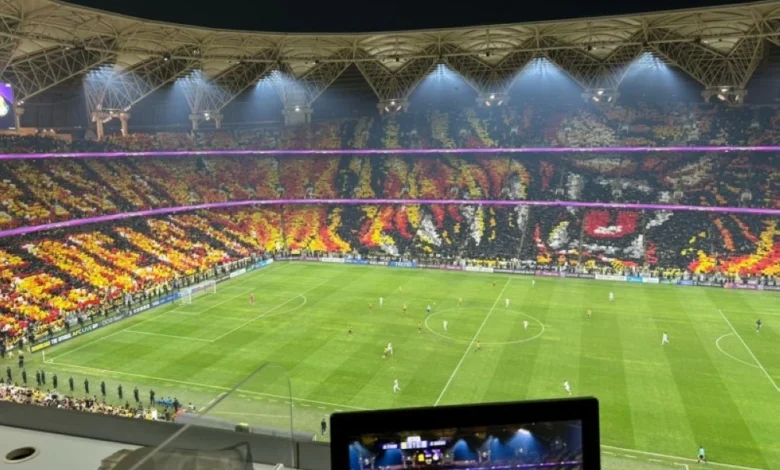 جماهير الاتحاد تبدع بتيفو 'آسيا اتحادية' في دوري الأبطال