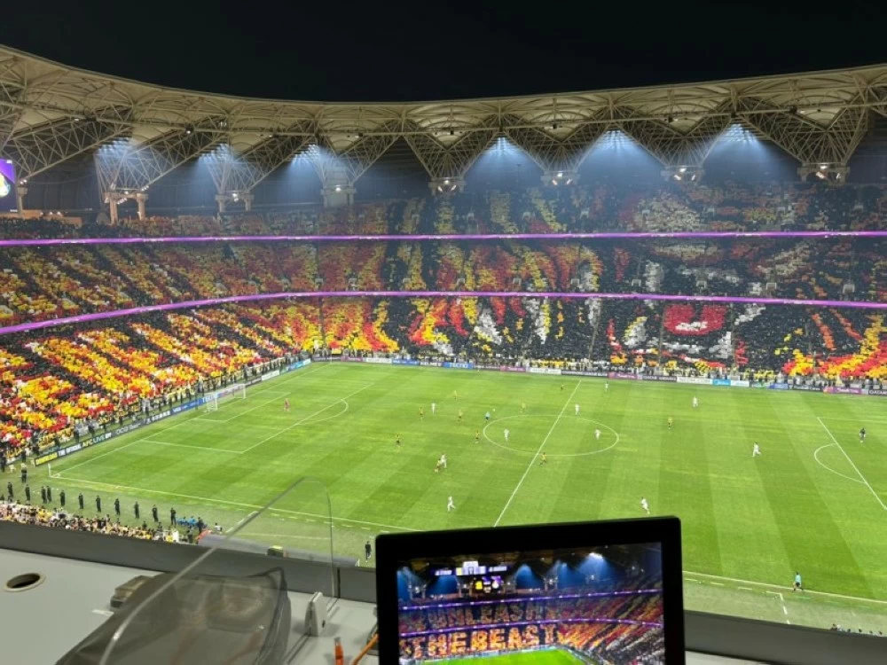 جماهير الاتحاد تبدع بتيفو 'آسيا اتحادية' في دوري الأبطال