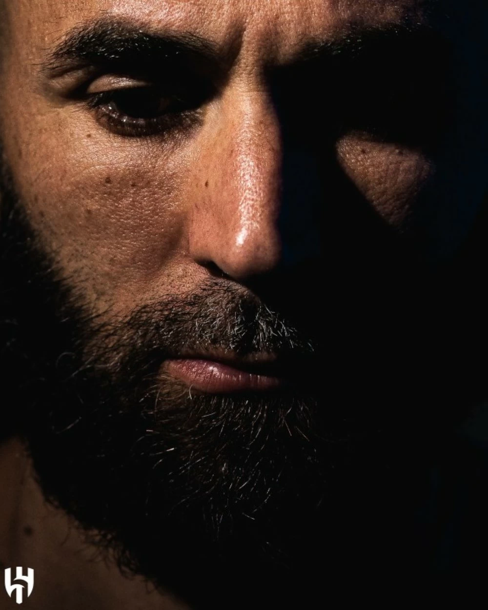 رحيل بنزيما عن الاتحاد: توفير مالي ضخم وتأثيره على الدوري