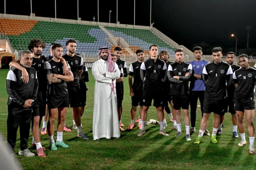 الشباب يعين بن زكري مدربًا جديدًا خلفًا للإسباني الغواسيل