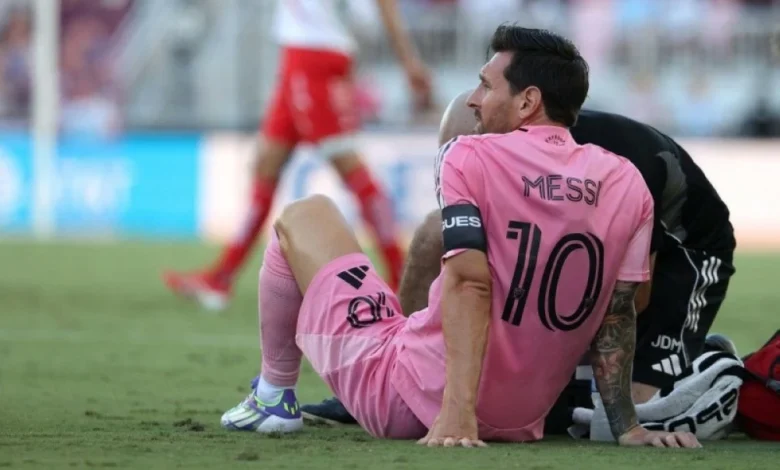 إصابة ميسي تثير القلق في إنتر ميامي قبل بداية الدوري