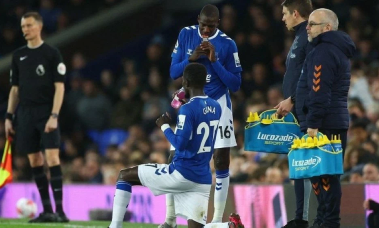 البريميرليغ يقر توقفات الإفطار في رمضان لدعم اللاعبين المسلمين