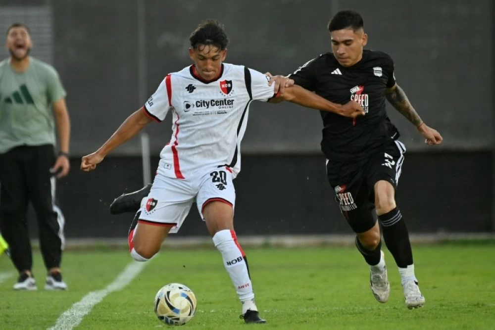 نيولز أولد بويز يتعادل مع ريسترا في الدوري الأرجنتيني