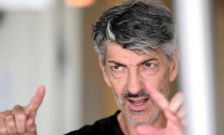 الشباب السعودي يقيل مدربه ألغواسيل بعد شهرين من تعيينه