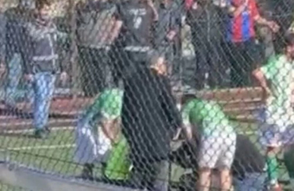 عنف الملاعب: تهديدات لحكم بإيطاليا واعتداء بسكوتر بتركيا