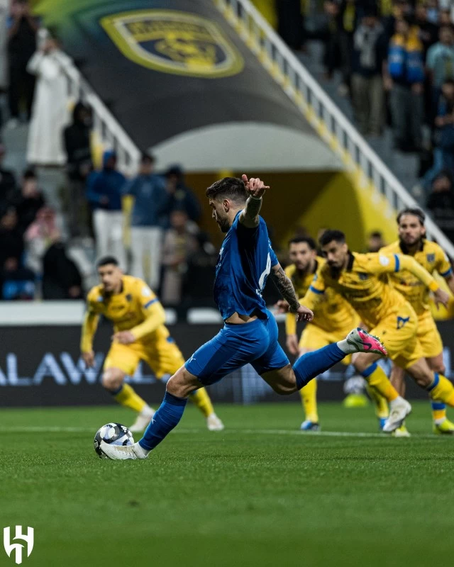 الهلال يتعادل مع التعاون ويفقد وصافة دوري روشن السعودي
