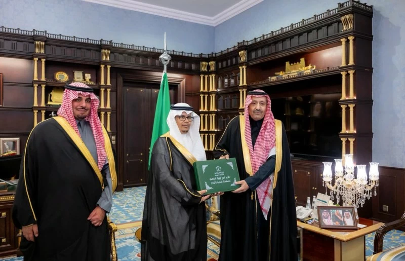 أمير الباحة يبحث تطوير الرياضة بالمنطقة ودعم رؤية 2030