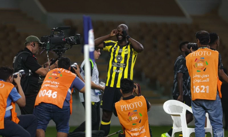 الاتحاد يهزم الخليج بهدف بيريرا ويتمسك بآماله في دوري روشن