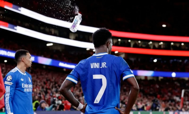 بنفيكا يعاقب مشجعين بسبب العنصرية: خطوة ضد التمييز