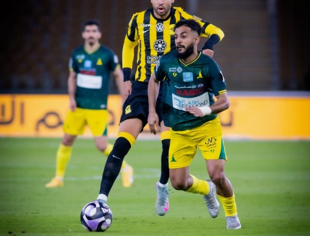 تصريحات دونيس النارية ضد التحكيم في دوري روشن السعودي