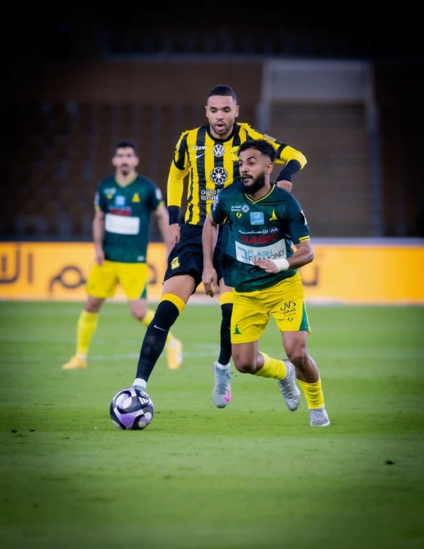 تصريحات دونيس النارية ضد التحكيم في دوري روشن السعودي