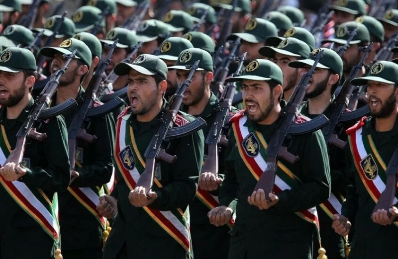 إيران تعترف بمقتل قادة ومسؤولين في غارات أمريكية إسرائيلية