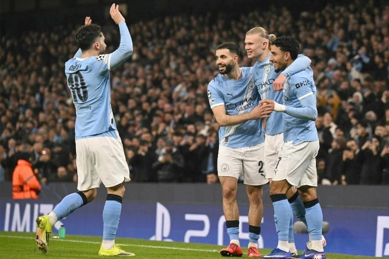 مباراة مانشستر سيتي وليدز: صراع اللقب وصراع البقاء بالدوري