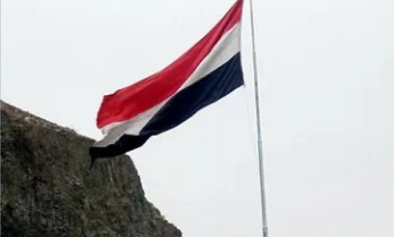 اليمن يدين الهجمات الإيرانية على السعودية: تهديد لأمننا والمنظومة العربية