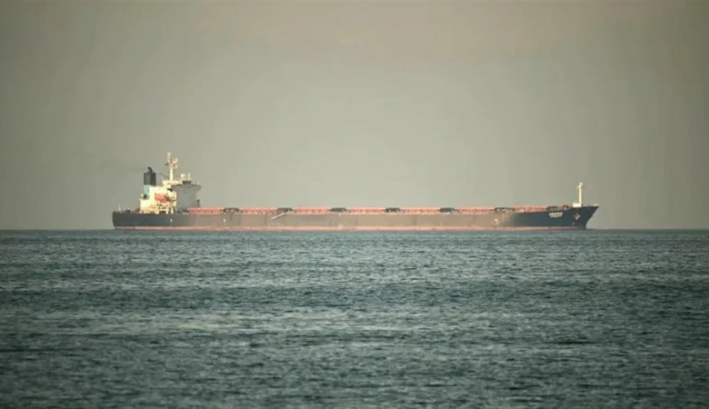 هجوم ناقلة نفط بمضيق هرمز: إصابة 4 وتصاعد التوترات