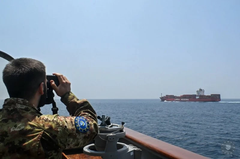 الاتحاد الأوروبي يعزز "أسبيدس" في البحر الأحمر: حماية التجارة العالمية