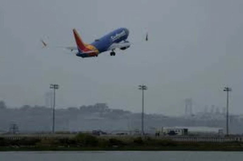 سقوط طائرات أمريكية بالكويت: نجاة الأطقم وتصاعد التوترات الخليجية