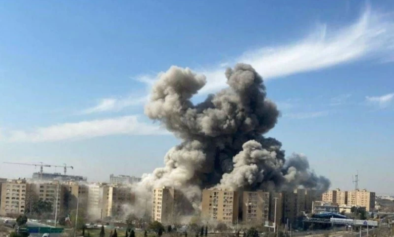 تصاعد التوترات: انفجارات طهران وتهديد الحرس الثوري لمضيق هرمز