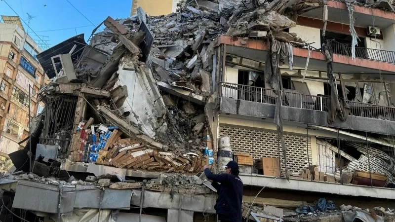 قصف إسرائيلي مكثف لضاحية بيروت: حرب ضد حزب الله