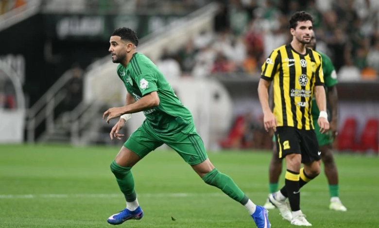 رياض محرز يتوهج في ديربي جدة: أهداف تاريخية وتأثير الأهلي