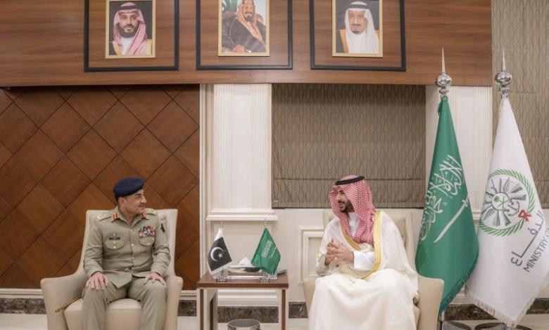 السعودية وباكستان تناقشان الاعتداءات الإيرانية وتعزيز الدفاع